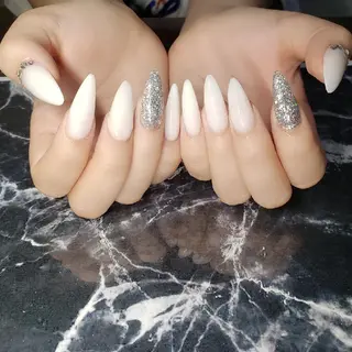 ミディアム ネイル クロキ 。のネイルデザイン