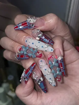 ネイル NES NAIL所属・さゆり￤推しキャラ ￤ロングネイル🩷のネイルデザイン