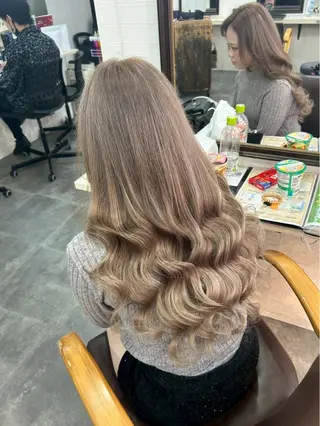 カラー U-topia 🌺井出萌菜🌺のヘアスタイル