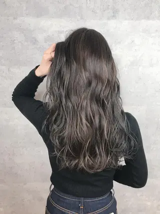 セミロング カラー _WHITE 天王寺のヘアスタイル