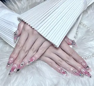 ネイル RAFFINE 月🦋🩵のネイルデザイン