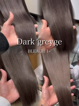 セミロング カラー ハイトーンヘア れおん🌙のヘアスタイル