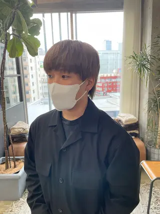 ショート カラー メンズ 鈴木瑛里／ブロンド ベージュ／男女のヘアスタイル