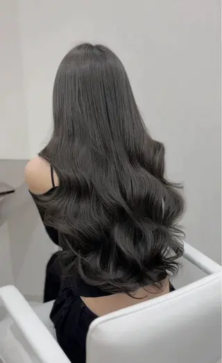 ロング カラー TOMO/ブリーチ 無しオリーブのヘアスタイル