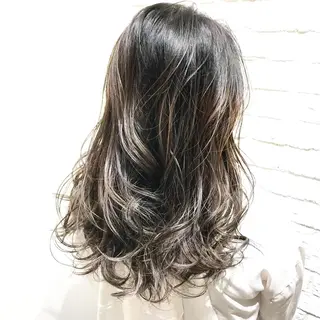 セミロング カラー UMEDA FIGAROのヘアスタイル