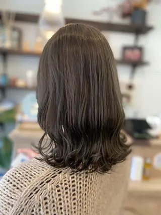 セミロング カラー 福田 里央のヘアスタイル