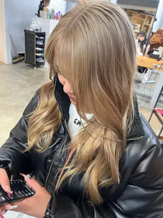 ロング カラー ROCCOeast AKARIのヘアスタイル