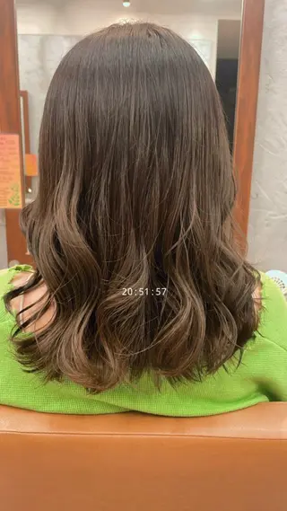 ミディアム カラー CREA所属・石川 奈々のヘアスタイル