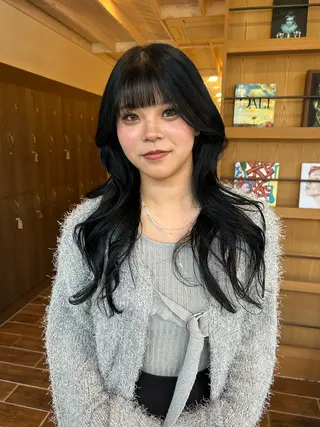 ロング カラー 角田 桃香のヘアスタイル