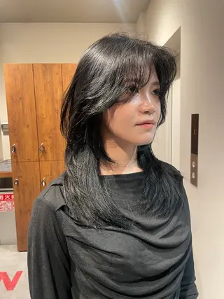 セミロング 海外レイヤー/赤み 消しカラー/上原聖奈のヘアスタイル