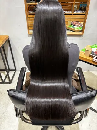 ロング カラー hoNua. 栄/透明感カラーのヘアスタイル