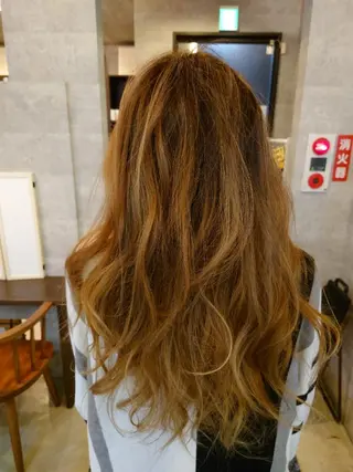 カラー ロング 浅野  勇貴のヘアスタイル
