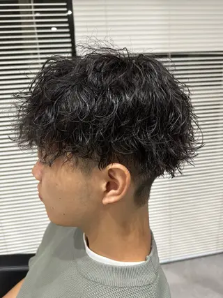 ショート パーマ メンズ ユウ🪄 パーマ指名No1のヘアスタイル