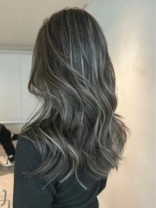 セミロング カラー レイヤーカット 早崎太生のヘアスタイル