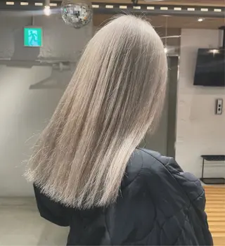 セミロング カラー 艶ハイトーン👑♡ NATSUKIのヘアスタイル