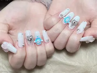 ミディアム Diamond 🚢のネイルデザイン