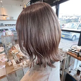 ミディアム カラー 岸下 理緒のヘアスタイル