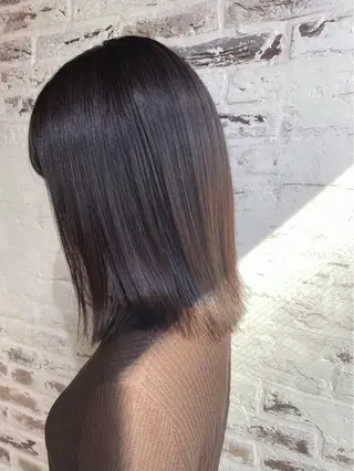 ミディアム カラー conne& ririのヘアスタイル