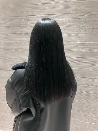 ロング カラー サキ🤍ハイトーン 🩰くびれ巻きヘアのヘアスタイル