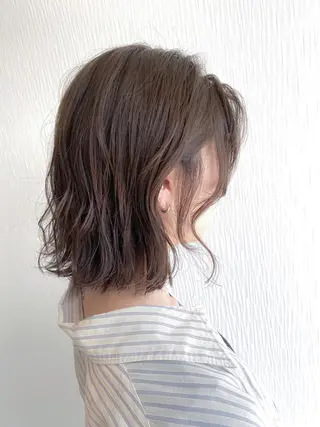 ミディアム 小野 真彩のヘアスタイル