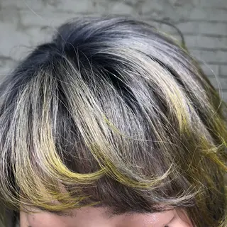 ショート カラー ORIKA 美容室のヘアスタイル