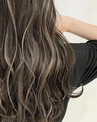 セミロング カラー 佐々木 彩花のヘアスタイル