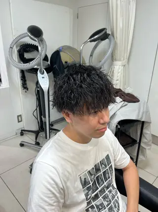 ショート カラー パーマ メンズ 【シャドウパーマ センターパート】義心のヘアスタイル