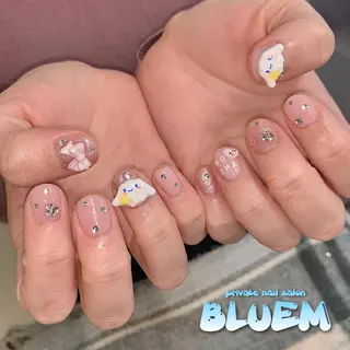 ネイル BLUEM なな🐶のネイルデザイン