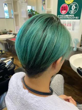 ショート カラー メンズ clomus梅田茶屋町店所属・髪質改善特化美容師 酸性ストレート近藤俊のヘアスタイル