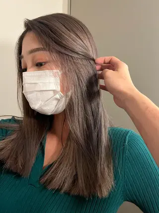 セミロング カラー NERO 眞下秋歩のヘアスタイル