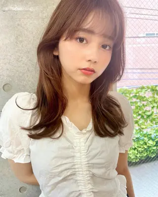 ミディアム レイヤーカット、 大人可愛い　中村美羅のヘアスタイル