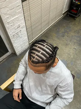 メンズ コーンロウ／ブレイズ SYUのヘアスタイル