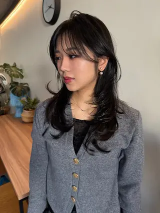 セミロング レイヤーカット\ウル フ　chinatsuのヘアスタイル