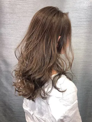 カラー ハイトーン /愛子のヘアスタイル