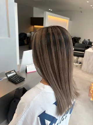 カラー 🦄 岡田 詠 🦄のヘアスタイル