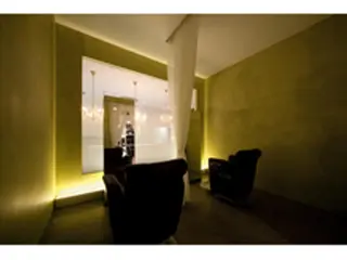 マツエク・マツパ 二度見される艶髪職人 /美髪矯正のプロ木崎のヘアスタイル