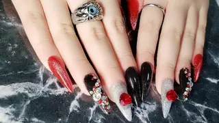 セミロング ネイル クロキ 。のネイルデザイン