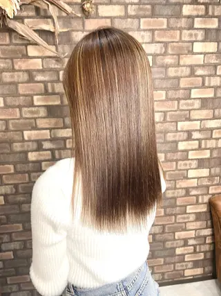 セミロング 🔷ブリーチバレイヤ ージュ🔷飯野達也のヘアスタイル