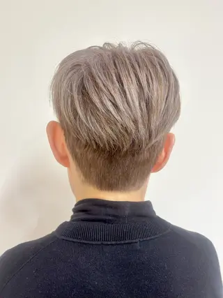 ショート カラー 古川 琴美のヘアスタイル