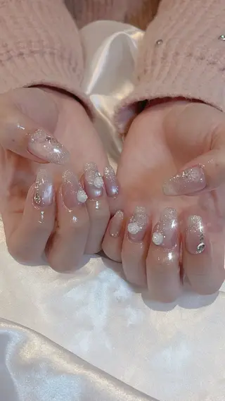 ネイル 𝘙𝘪𝘰𝘯𝘢 ...🕯🤍のネイルデザイン