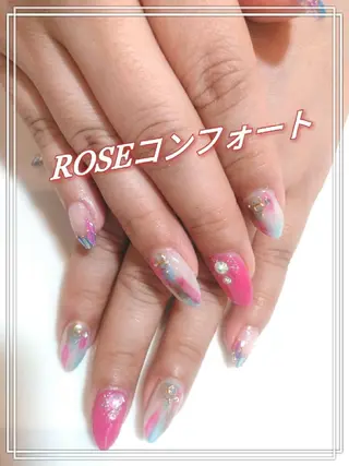 ネイル エステとネイル ローズコンフォートのネイルデザイン