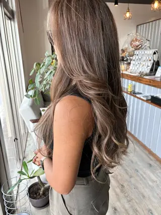 カラー G.O.A.T hair所属・Karen ✂︎GOAThairのヘアスタイル