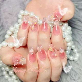 ネイル Queenie 🦋のネイルデザイン