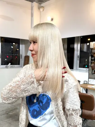 ミディアム maruquee de mashu所属・モモコ/ブリーチ/ ミルクティカラーのヘアスタイル