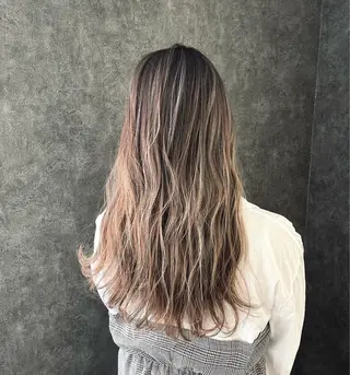 ロング 🌈髪質改善カラーの 🌈坂本侑樹のヘアスタイル