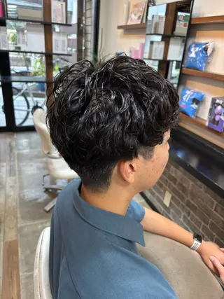 パーマ ヘアアレンジ メンズ イツキ🌕デザインカ ラー🥨髪質改善🫧のヘアスタイル