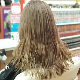 セミロング カラー 植田 /エクステ /ブリーチ/髪質改善のヘアスタイル