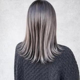 ミディアム カラー 小山 莉沙のヘアスタイル