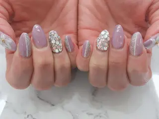 ネイル ネイル＆フラワーサロン〜Ri✦hiro〜鳥栖店所属・HIRATA RIEのネイルデザイン