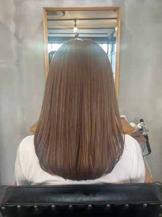 セミロング 栗本 陽香/顔周りレ イヤー/透明感カラーのヘアスタイル